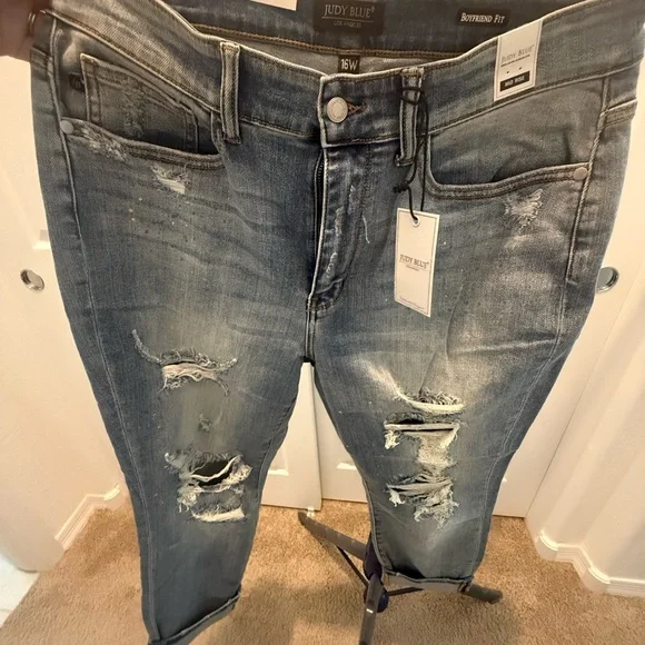Judy Blue Women's Boyfriend Fit Distressed Denim - Picture 3 of 8